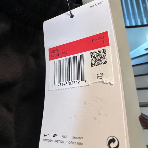 Nike boys standard fit track pants. - Picture 4 of 5